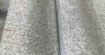 江苏芙蓉白S型拉丝面路沿石
