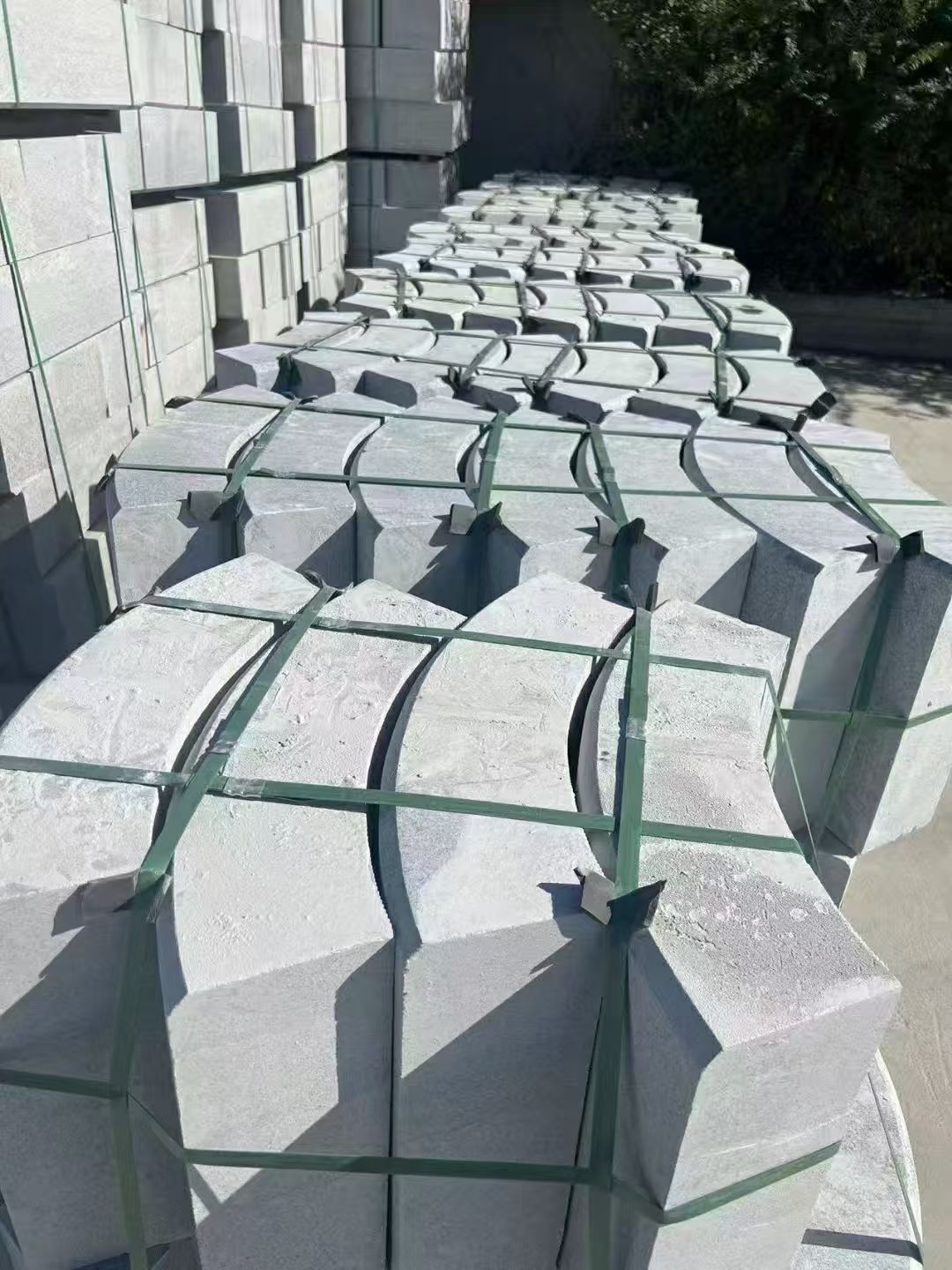 江苏 芝麻灰弧形路沿石