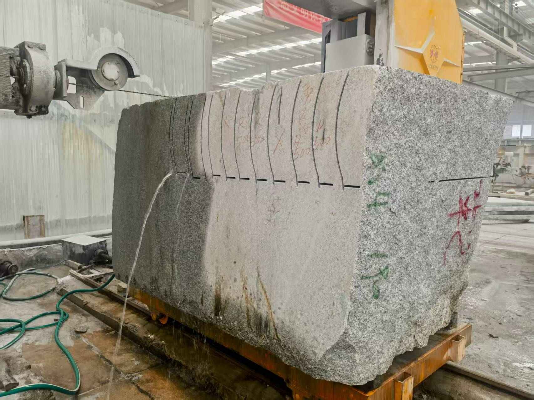 江苏 602，大花芙蓉白，绳锯加工弧形路沿石