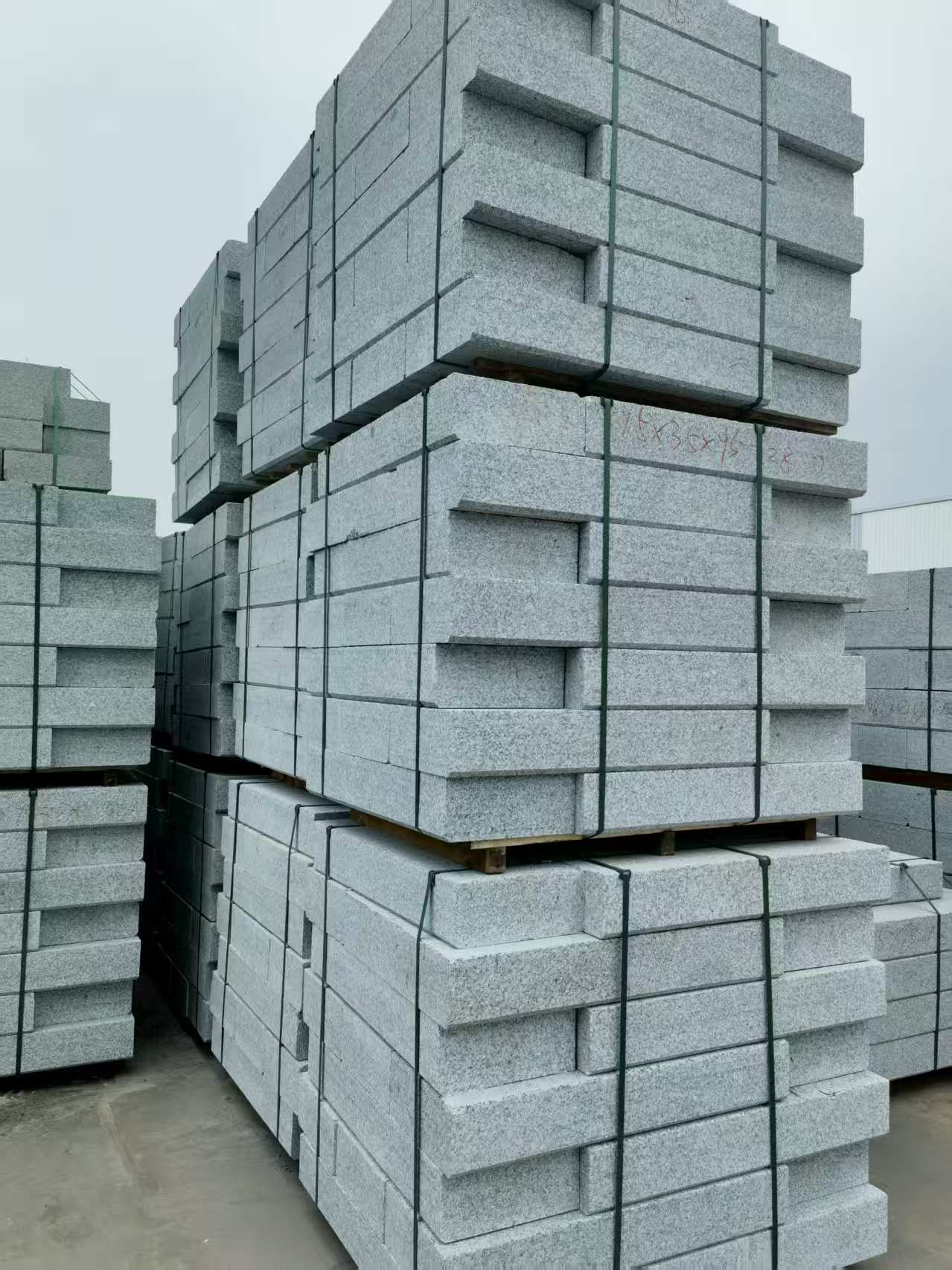 江苏 路沿石，板板正正的路沿石