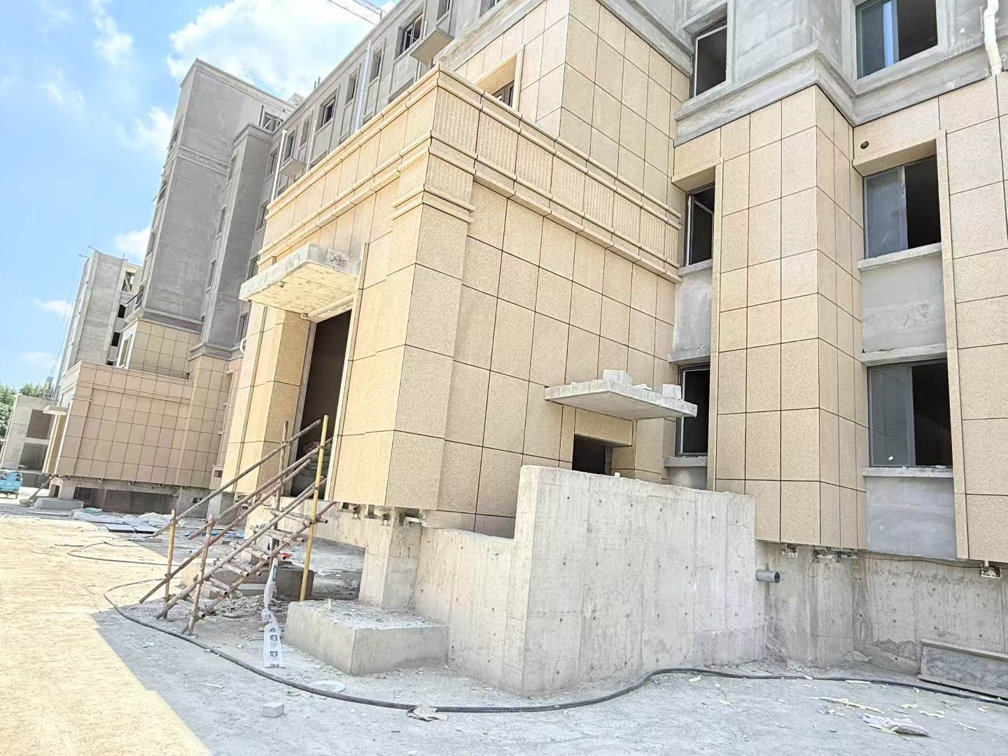 江苏 黄金麻干挂，工地实拍