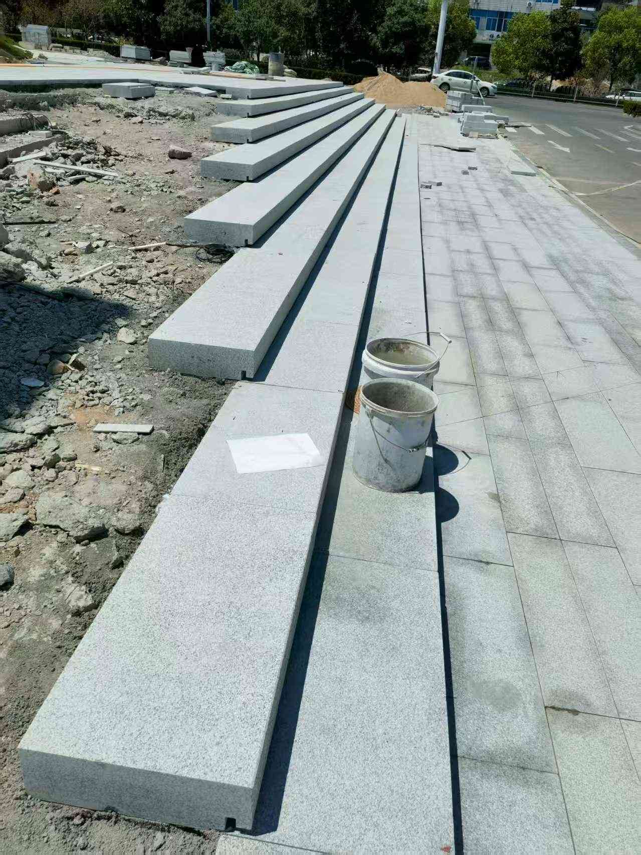 江苏 芝麻白整石台阶，施工现场