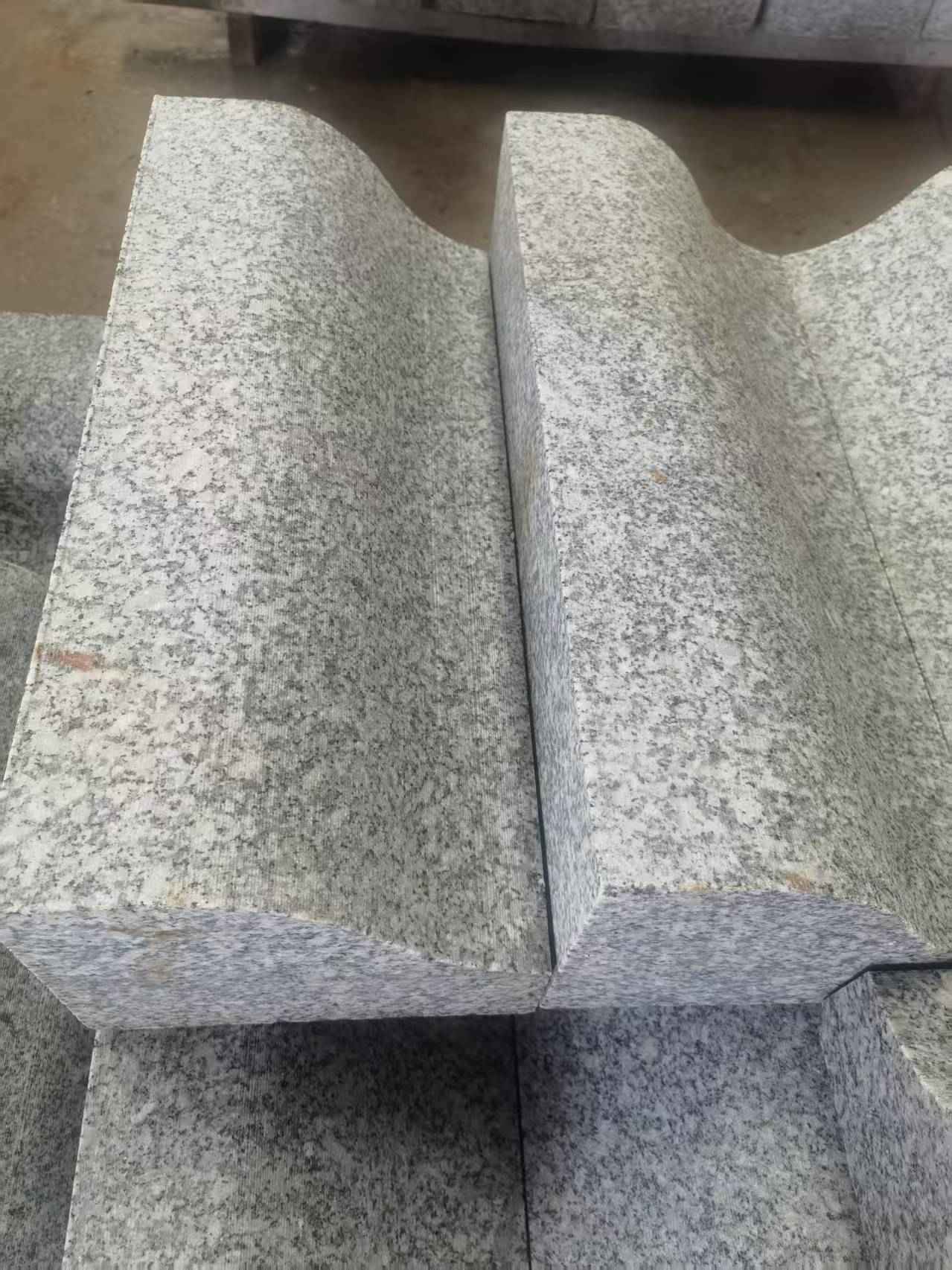 江苏芙蓉白S型拉丝面路沿石